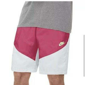 NWT NIke Men’s knee length XL mesh lined shorts